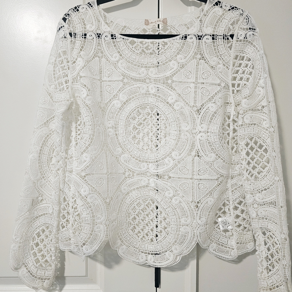 Elegant White Lace Women's Top